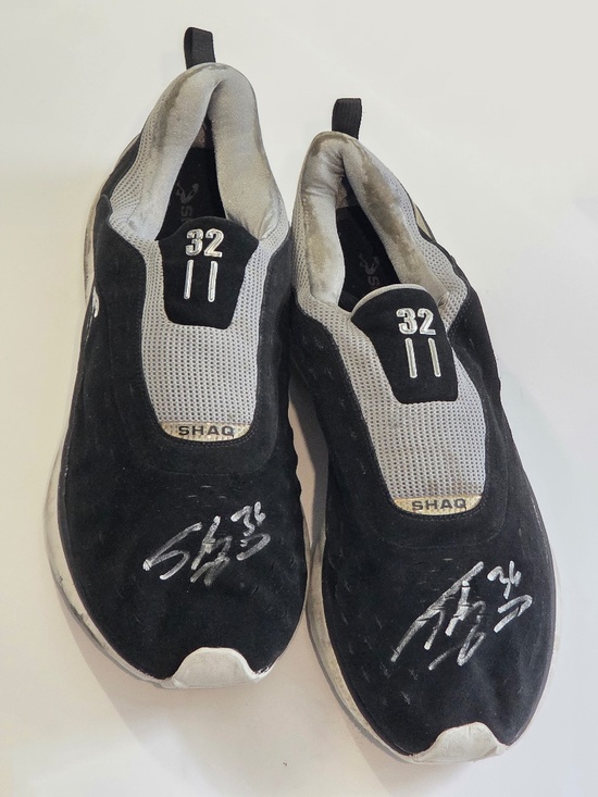Shaquille O\'Neal Worn & Signed Shaq Sneakers Size 22 - Both Autographed main image 7